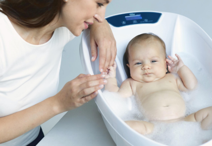 Le premier bain de votre bébé : nos conseils 