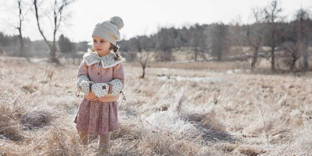 Warm footmuffs, cute hats and more… discover ‘winter on the prairie’: Elodie’s new collection - mittens hats warming collars