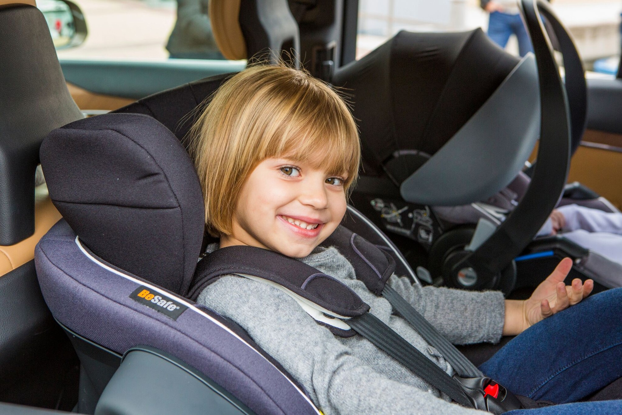 katoen kleuring Buigen Je kind tegen de rijrichting vervoeren in de auto = 5x veiliger! -  Babymatters